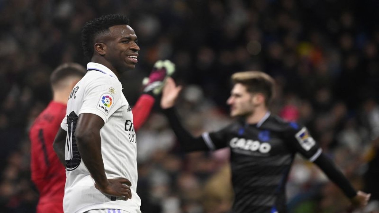 Pemain depan Real Madrid asal Brazil Vinicius Junior saat pertandingan Liga Spanyol antara Real Madrid dan Real Sociedad di Stadion Santiago Bernabeu Madrid 29 Januari 2023. (ANTARA/AFP/OSCAR DEL POZO)