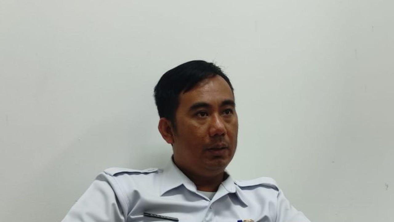 Kepala Dinas Komunikasi, Informatika, Statistik, dan Persandian Kabupaten Pesisir Barat Suryadi. (ANTARA/Riadi Gunawan)