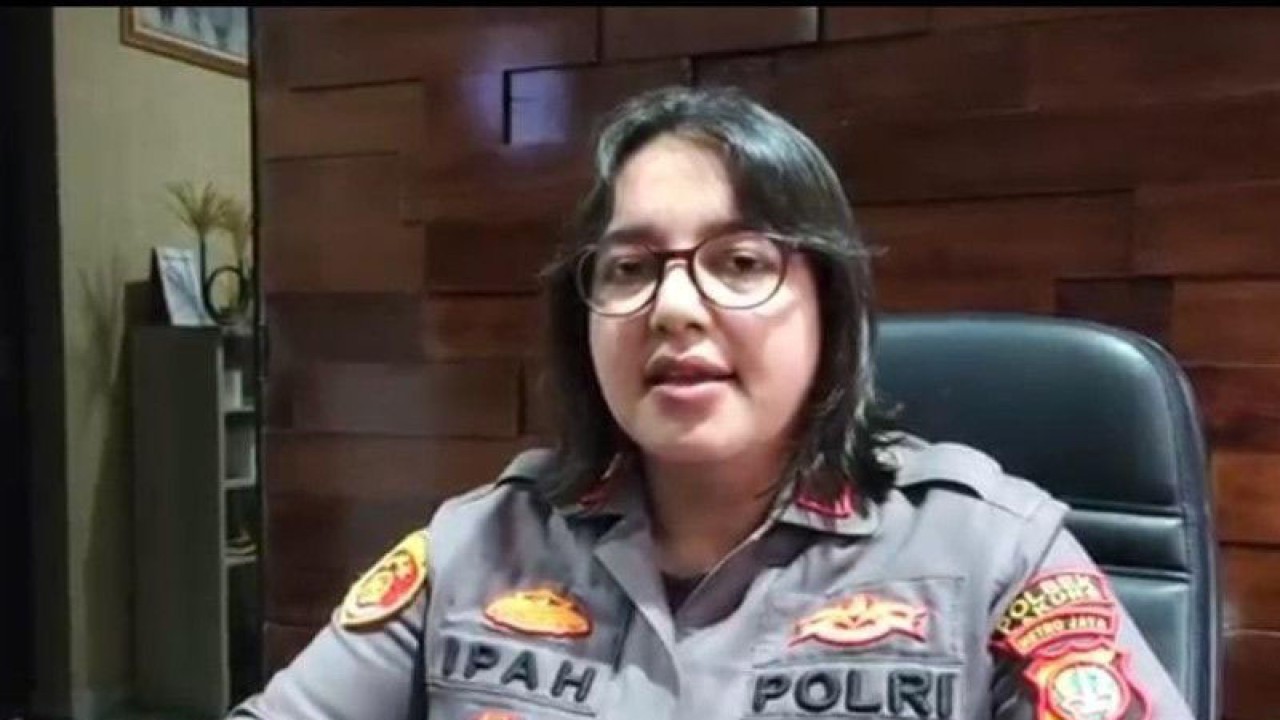 Kapolsek Cakung Kompol Syarifah Chaira saat memberikan keterangan pers di Mapolsek Cakung, Jakarta Timur, Rabu (25/1/2023). ANTARA/Syaiful Hakim