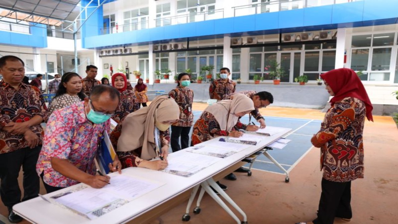 Suasana penandatanganan Surat Tugas, Kelompok Kerja oleh masing-masing Pokja disaksikan Kaper BKKBN Sulsel Hj Andi, untuk mempercepat penurunan stunting sesuai target nasional. ANTARA/HO-BKKBN