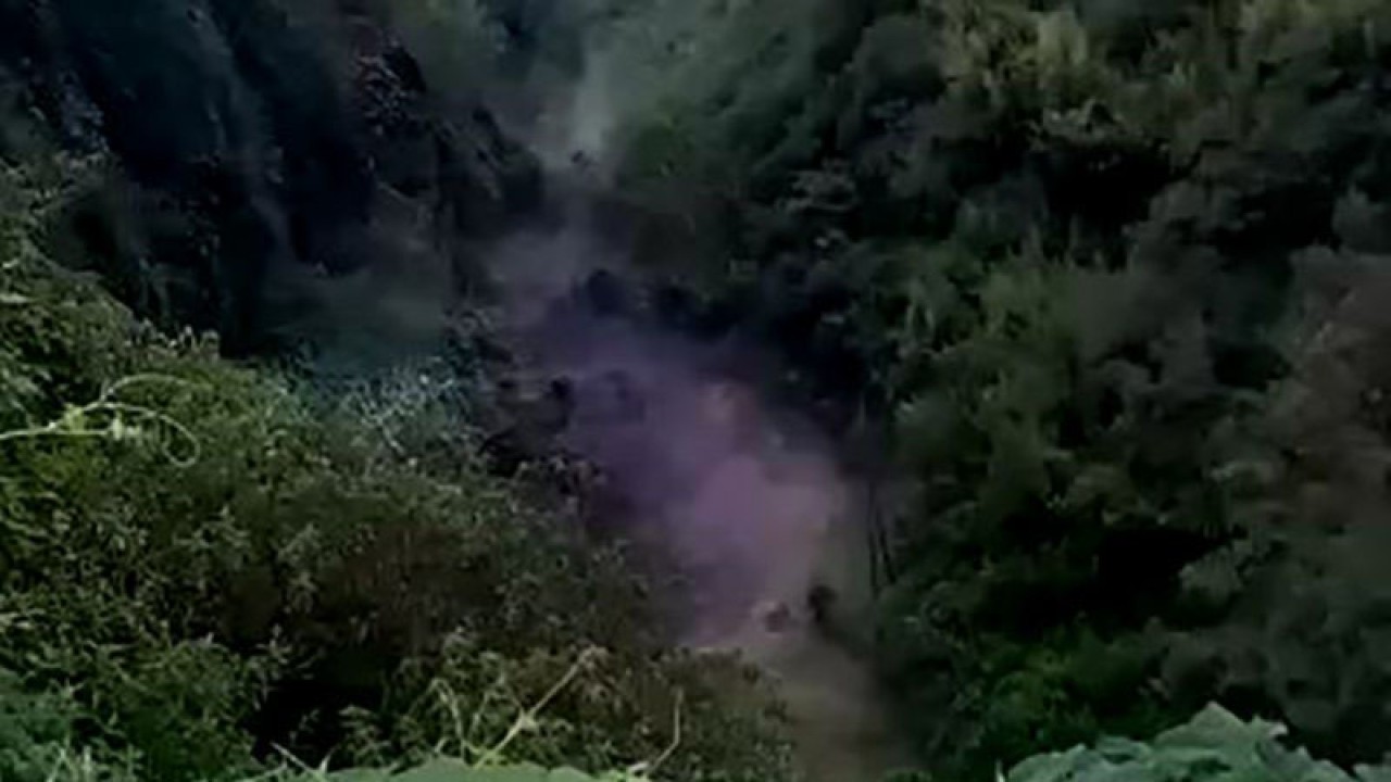 Tangkapan layar video kiriman Kepala Desa Sumberejo Ibrahim mengenai kondisi Kawah Timbang di Desa Sumberejo, Kecamatan Batur, Kabupaten Banjarnegara. ANTARA/Sumarwoto