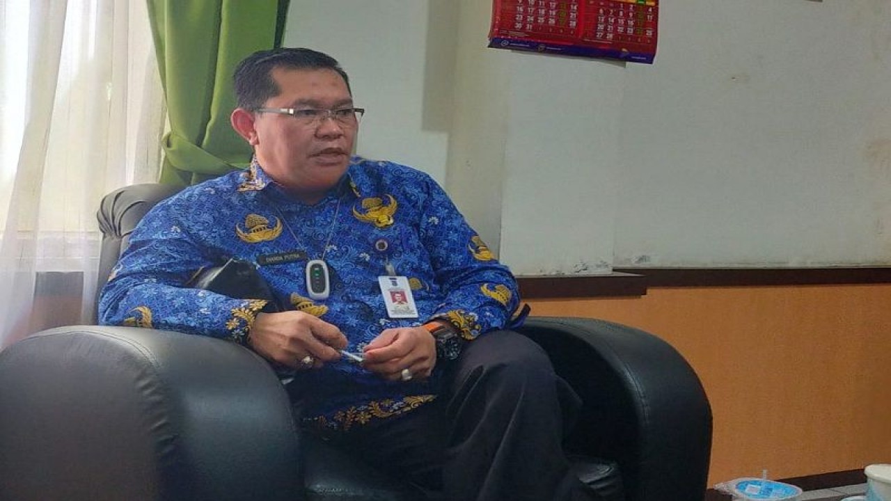 Kepala Disnaker Tanjabbar Dianda Putra.(ANTARA/Nanang Mairiadi)