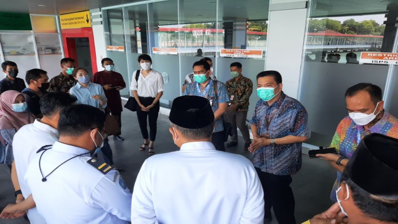 Legislator Rudy Chua meninjau pelayanan pelabuhan internasional Sri Bintan Pura (SBP) Tanjungpinang, Kepulauan Riau (Kepri) tahun 2022. (Ogen)