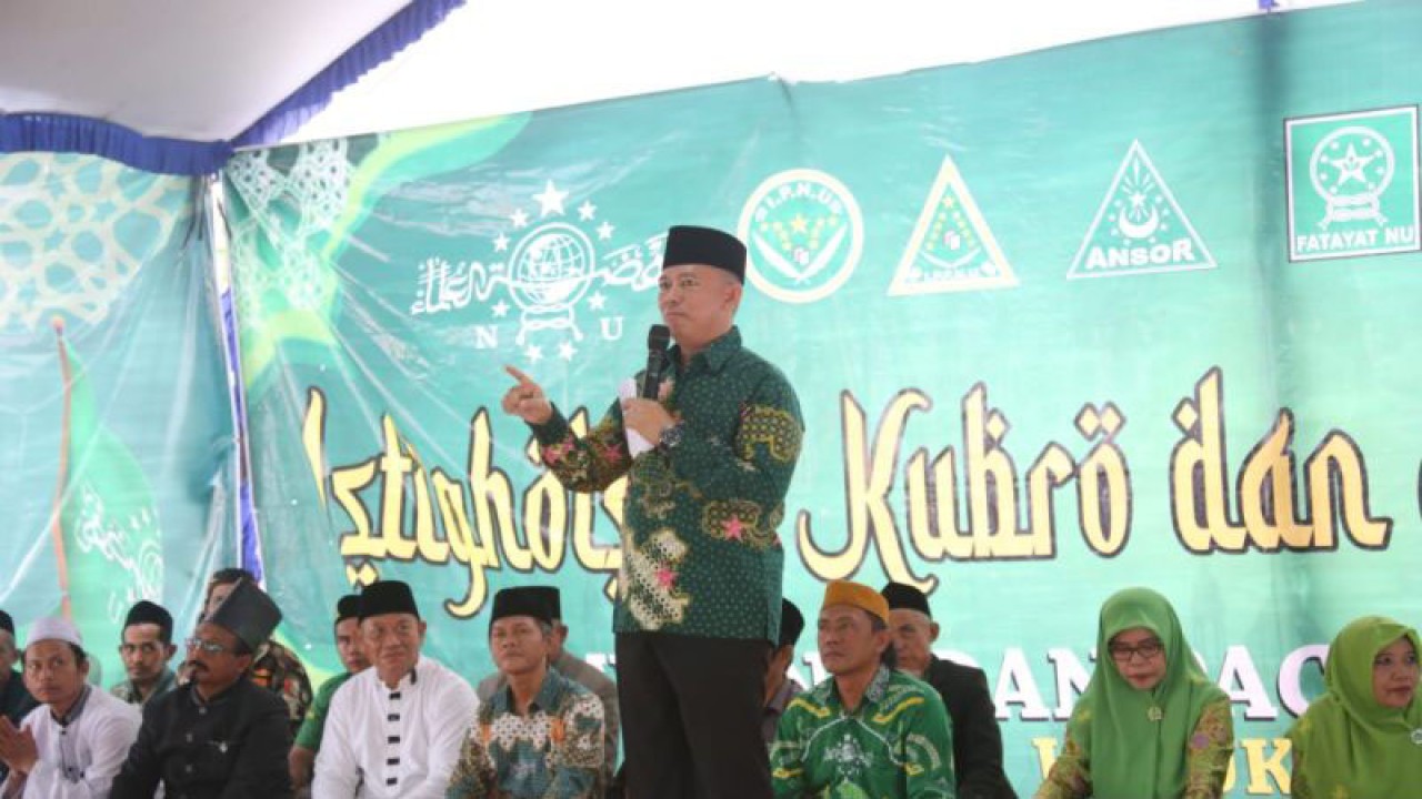 Penjabat Bupati OKU, Teddy Meilwansyah menghadiri peringatan 1 abad hari lahir NU di Baturaja, Senin. (ANTARA/Edo Purmana/23)