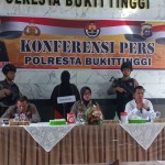 Tersangka kasus penganiayaan Ketua Relawan Anies Baswedan berhasil ditangkap oleh Satreskrim Polresta Bukittinggi. ANTARA/Al Fatah-1672902286
