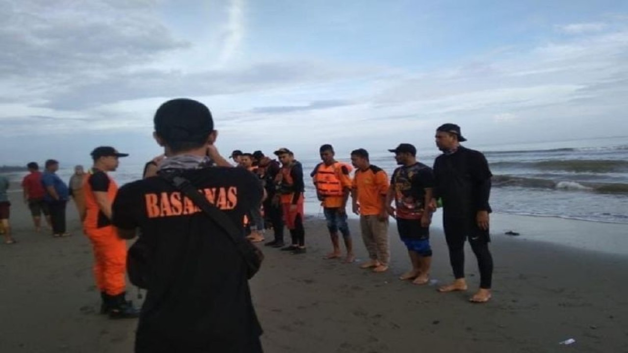 Tim pencarian korban tenggelam di Pijay. (ANTARA/HO)