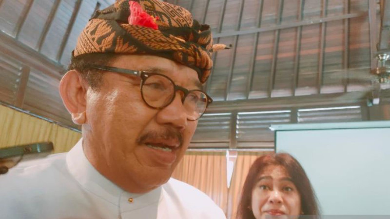 Wagub Bali Tjokorda Oka Artha Ardhana Sukawati disela-sela acara diskusi pariwisata di Denpasar, Senin (23/1/2023). ANTARA/Ni Luh Rhismawati.