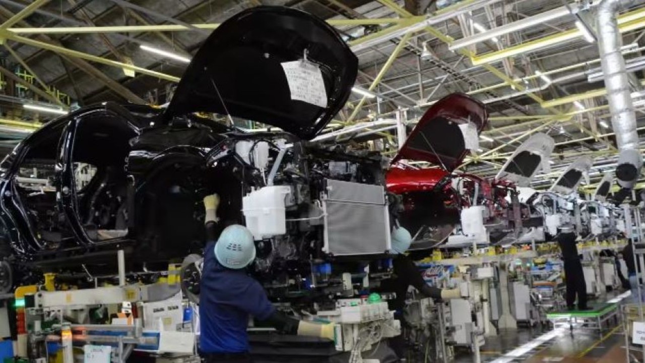 Toyota memproduksi 10,6 juta kendaraan tahun ini, meskipun juga memperingatkan risiko penurunan 10 persen karena kekurangan pasokan suku cadang dan Covid-19. (Istimewa)