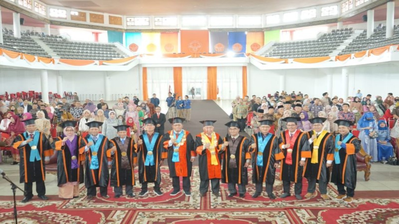 Pengukuhan 10 guru besar baru Universitas Jambi yang siap mewujudkan Unja menjadi Word Class Entrepreneurship University, Kamis (19/1)(ANTARA/HO-Unja)