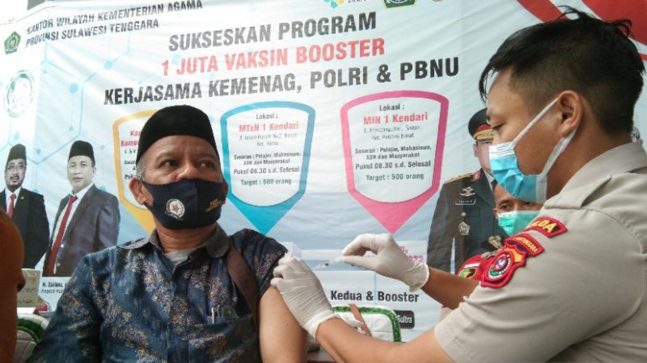 Ilustrasi - Vaksinasi COVID-19 di Kota Kendari, Sulawesi Tenggara. ANTARA/Harianto