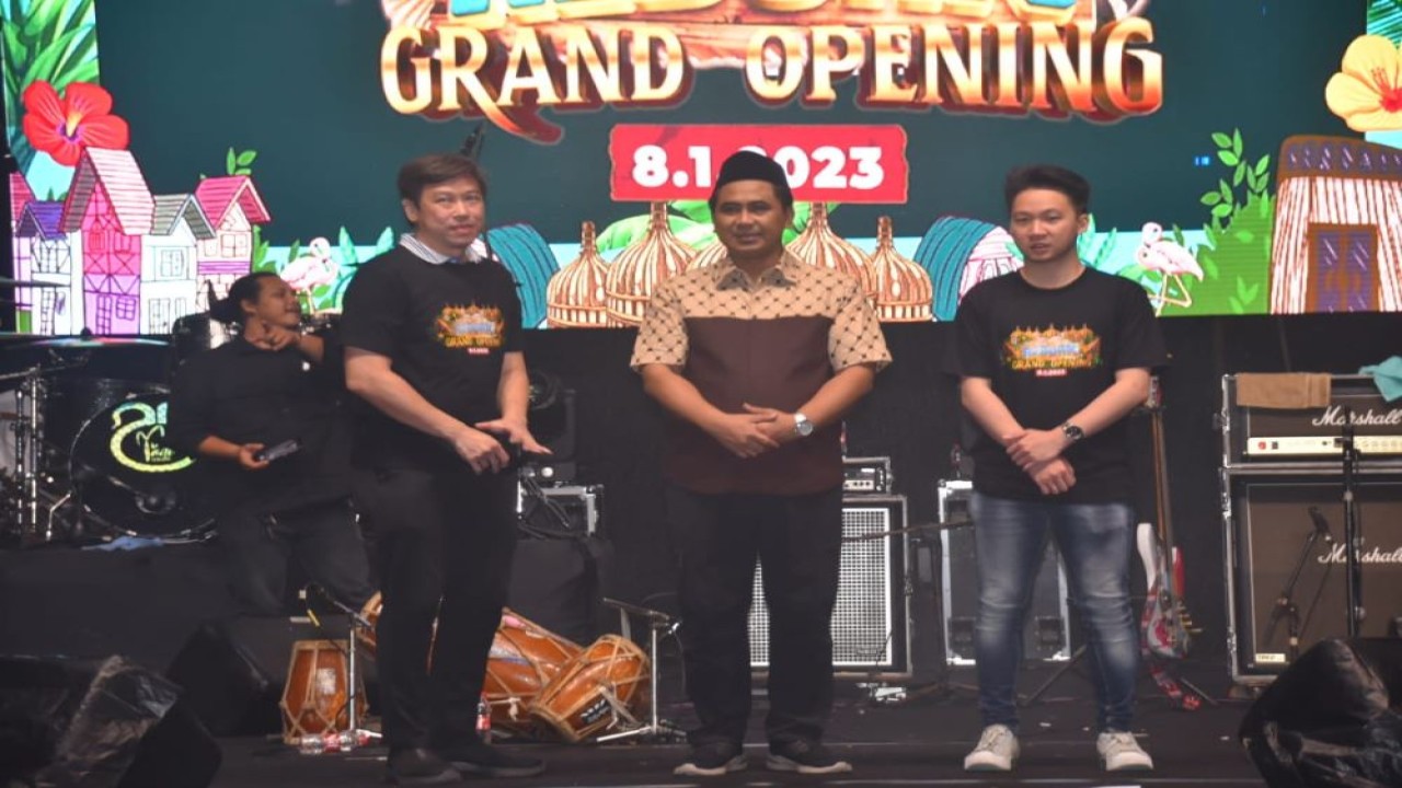 Wagub Jateng Taj Yasin Maimoen mengapresiasi objek wisata yang merangkul UMKM sekitar. (Istimewa/jatengprov.go.id)