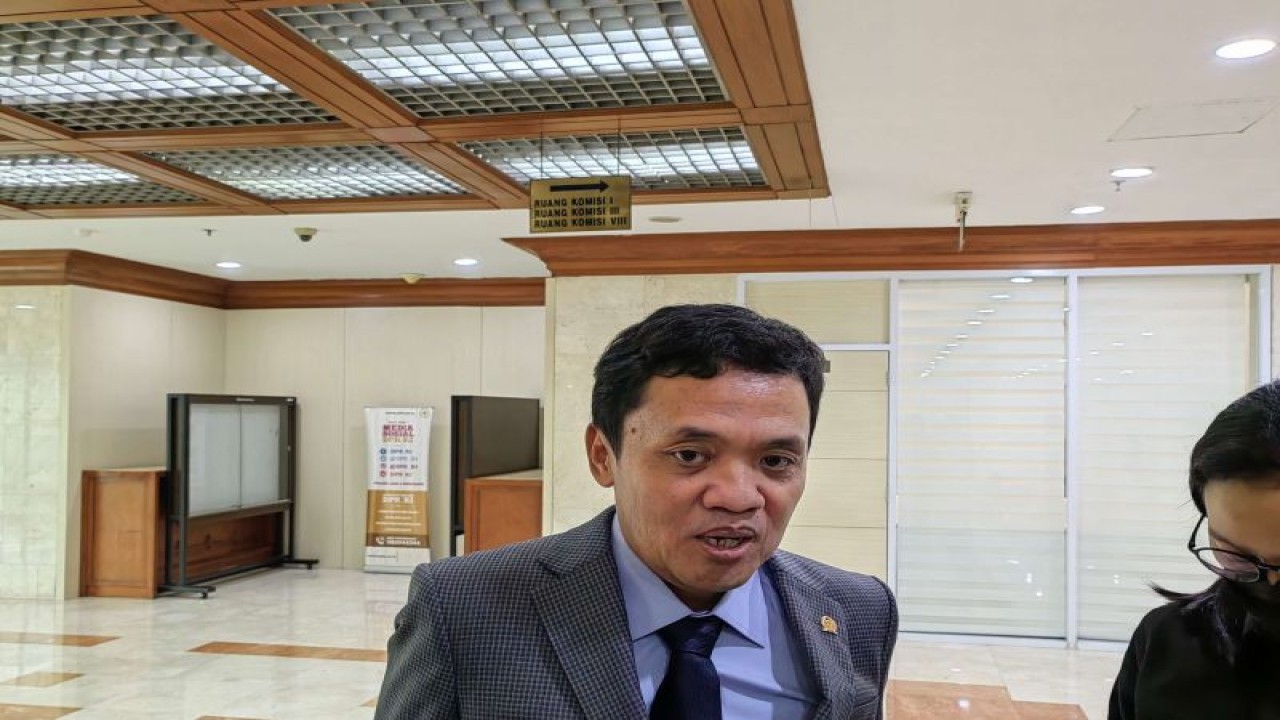 Wakil Ketua Mahkamah Kehormatan Dewan (MKD) DPR RI Habiburokhman di Gedung Nusantara II, Kompleks Parlemen Senayan, Jakarta, Rabu (14/9). (ANTARA/Melalusa Susthira K.)