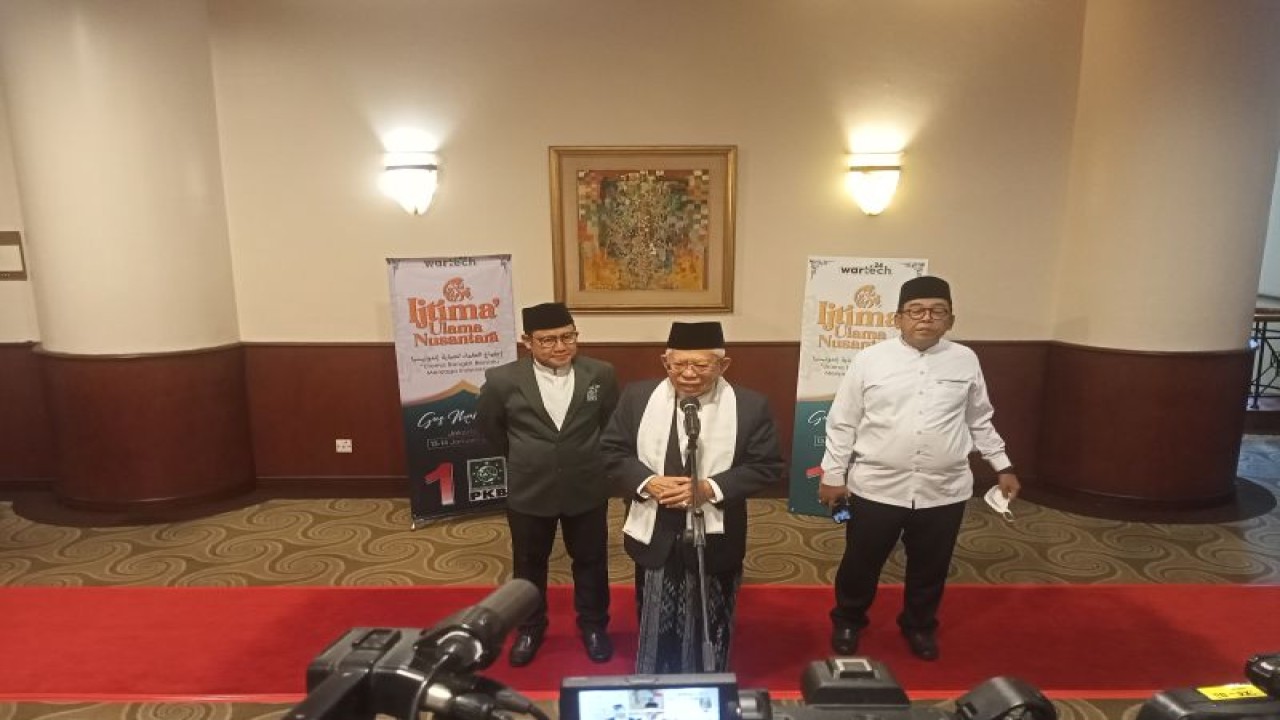 Wakil Presiden RI Ma'ruf Amin saat memberikan keterangan usai menghadiri Ijtima Ulama Nusantara yang digagas oleh Dewan Syura Partai Kebangkitan Bangsa (PKB), di Jakarta, Jumat (13/1/2023). ANTARA/Rangga Pandu Asmara Jingga