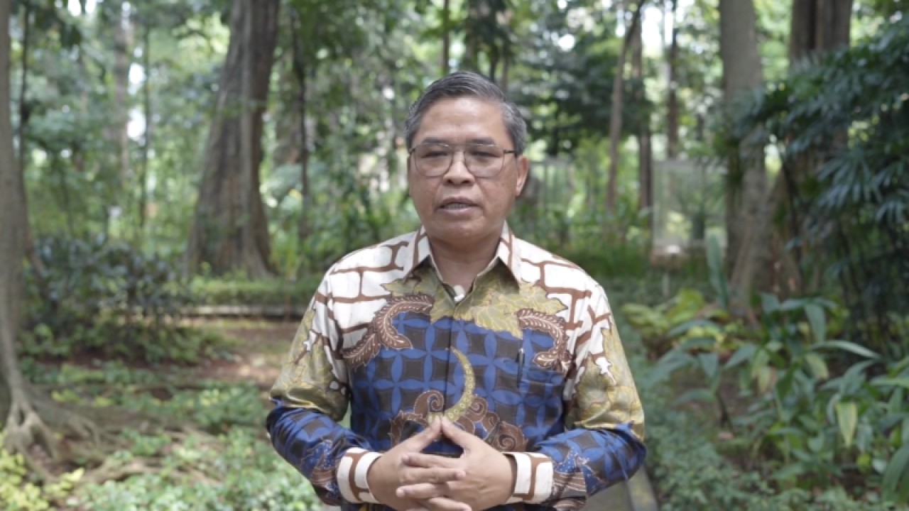 Tangkapan layar Wamen LHK Alue Dohong membuka Podcast Pojok Iklim diikuti virtual dari Jakarta, Rabu (11/1/2023) (FOTO ANTARA/Prisca Triferna)