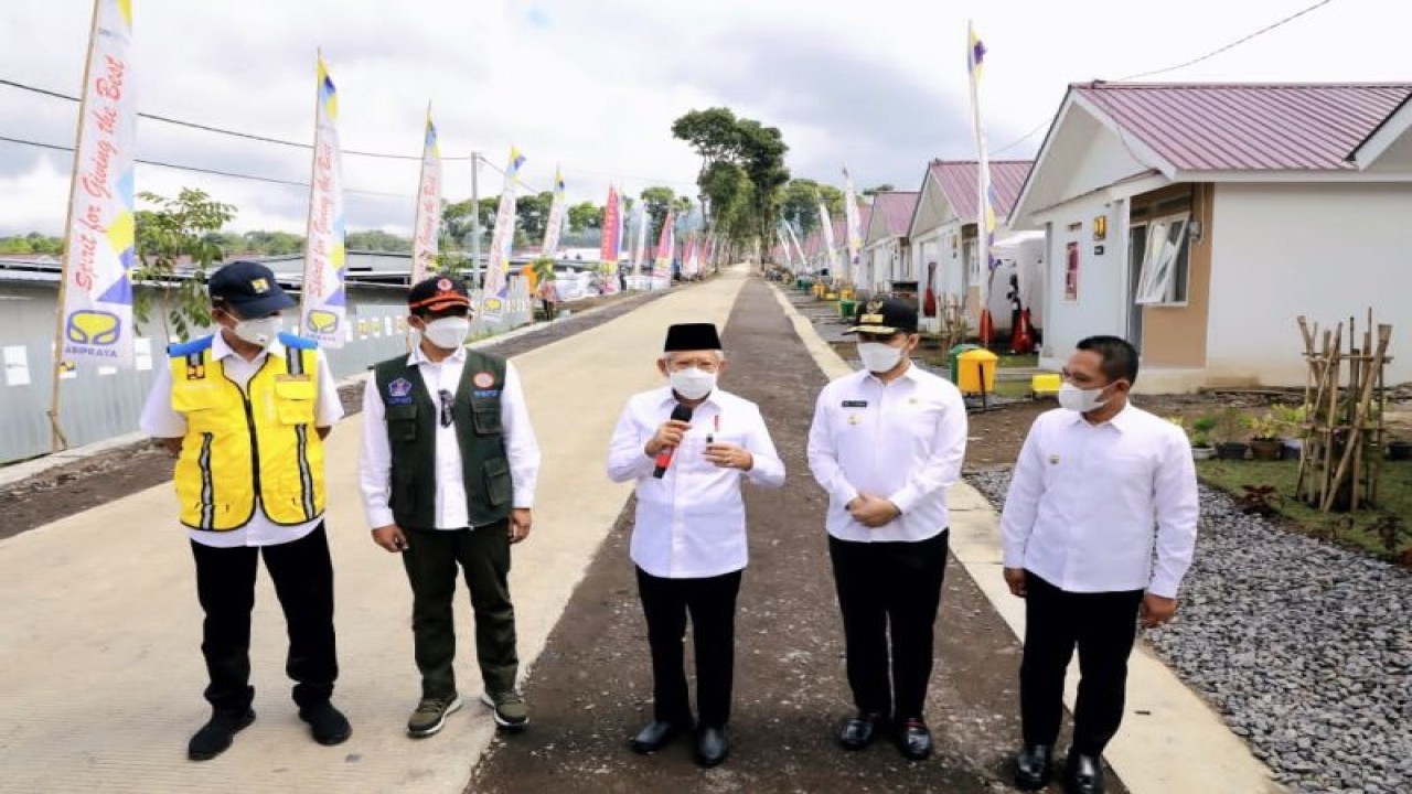 Foto dok. Wapres Ma'ruf Amin saat memberikan sambutan di hunian relokasi Bumi Semeru Damai di Desa Sumbermujur, Kecamatan Candipuro, Kabupaten Lumajang, pada 2 Juni 2022 (ANTARA/HO-Diskominfo Lumajang)