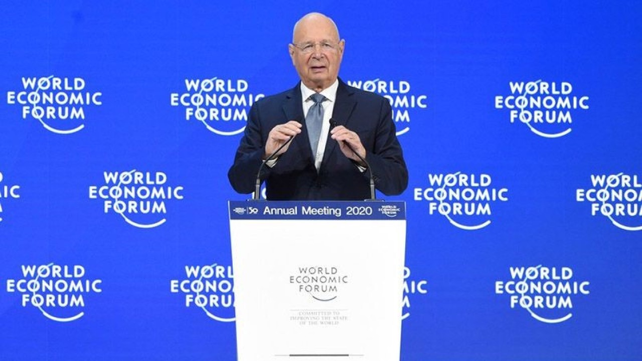 Klaus Schwab, pendiri sekaligus ketua eksekutif Forum Ekonomi Dunia (World Economic Forum/WEF), berpidato dalam pertemuan tahunan WEF di Davos, Swiss (21/1/2020). ANTARA/Xinhua/Guo Chen/aa.