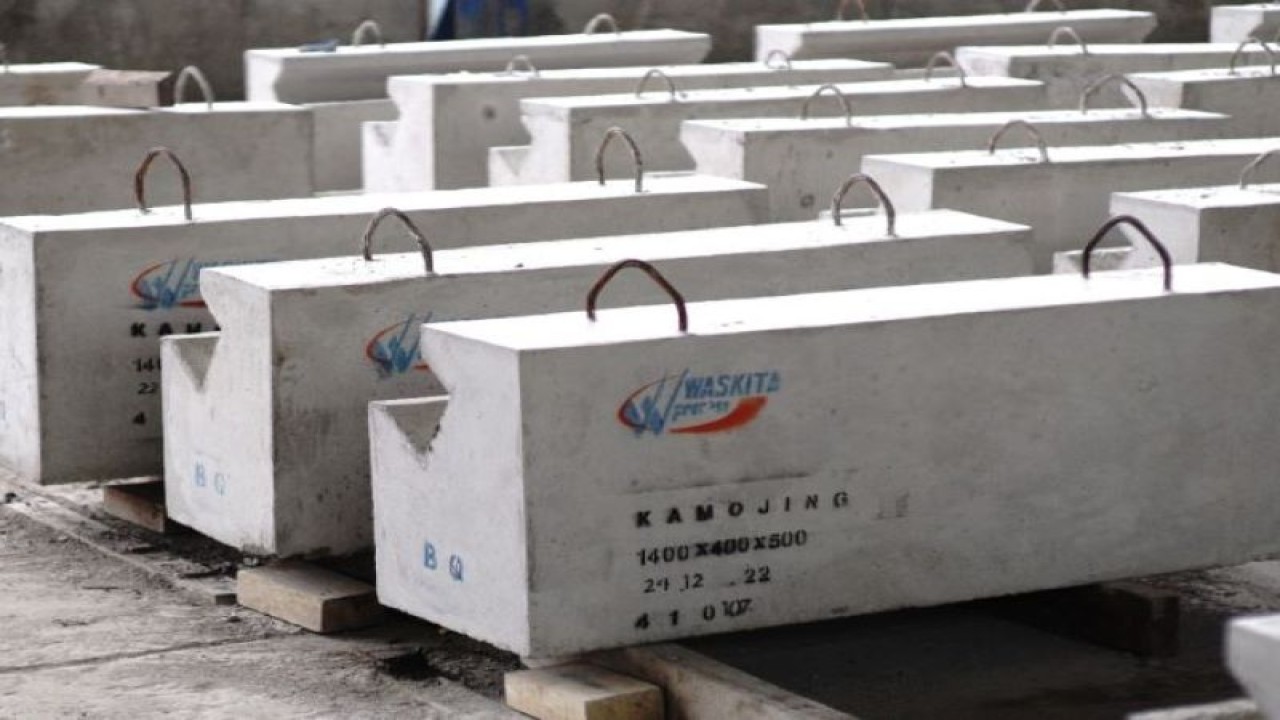 Produk Sloof dari Waskita Beton Precast untuk mendukung pembangunan proyek infrastruktur irigasi dan jalan. ANTARA/HO - Waskita Beton Precast