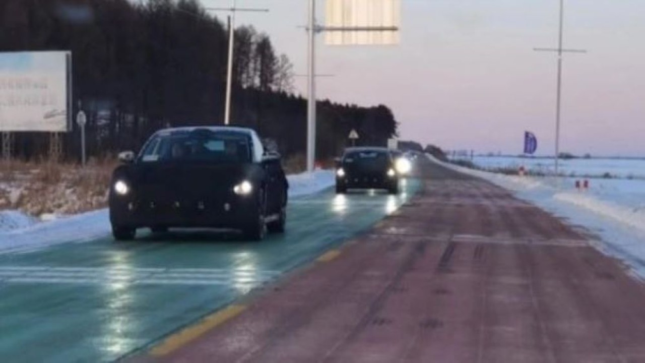 Mobil listrik Xiaomi Modena terlihat sedang menjalani pengujian cuaca ekstrem di salju. (Gizmochina)