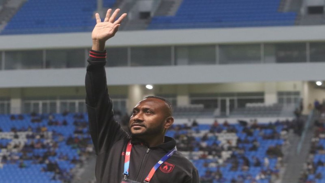 Manajer Persipura Jayapura Yan Permenas Mandenas (ANTARA/HO-Media officer Persipura Jayapura)