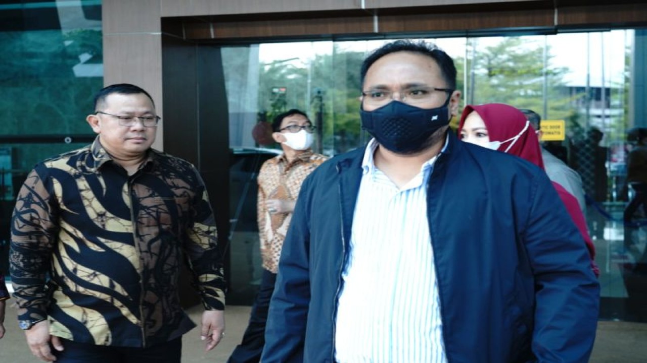 Menteri Agama Yaqut Cholil Qoumas setibanya di Tanah Air usai kunjungan kerja ke Arab Saudi. (ANTARA/HO-Kemenag)