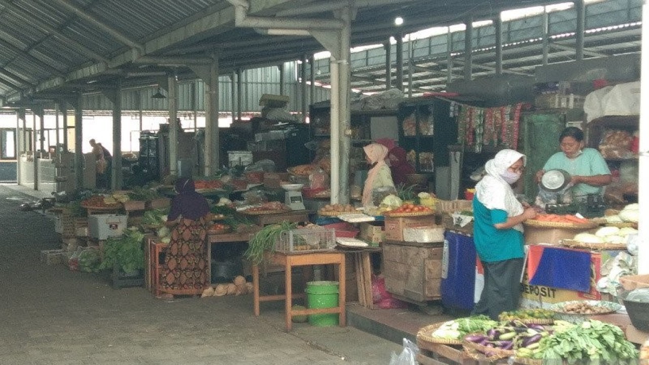 Ilustrasi: Pedagang pasar di salah satu pasar tradisional wilayah Kabupaten Bantul, Daerah Istimewa Yogyakarta (Foto ANTARA/Hery Sidik)