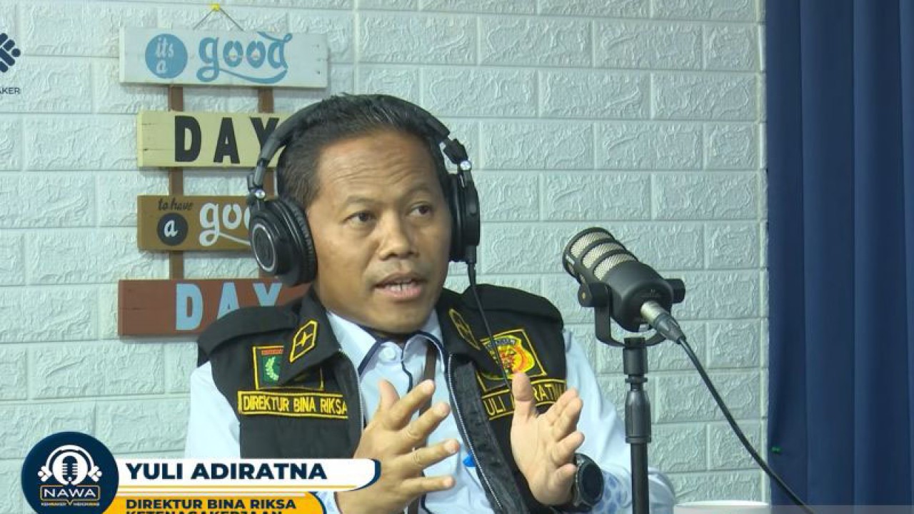 Tangkapan layar Direktur Bina Riksa Ketenagakerjaan Kemnaker Yuli Adiratna dalam Nawa Podcast PMI yang diikuti secara daring di Jakarta, Rabu (4/1/2023). (ANTARA/Hreeloita Dharma Shanti)