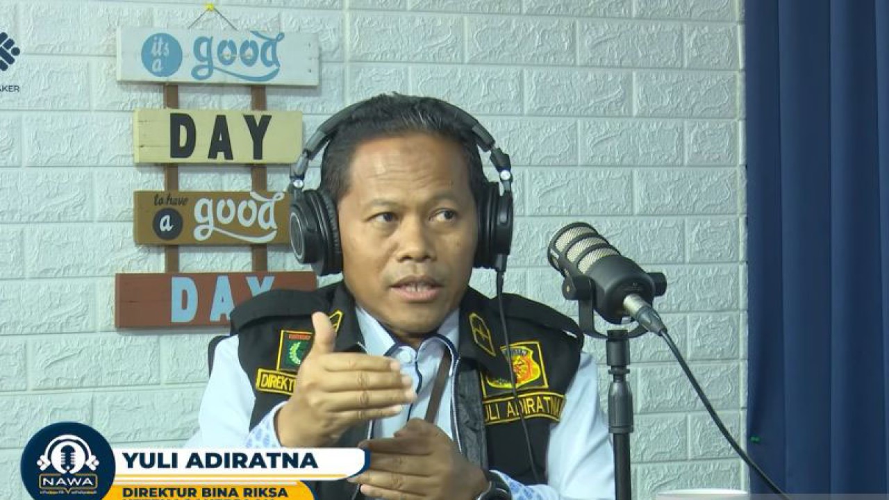 Tangkapan layar Direktur Bina Riksa Ketenagakerjaan Kemnaker Yuli Adiratna dalam Nawa Podcast PMI yang disaksikan di Jakarta, Rabu (4/1/2023). (ANTARA/Hreeloita Dharma Shanti)