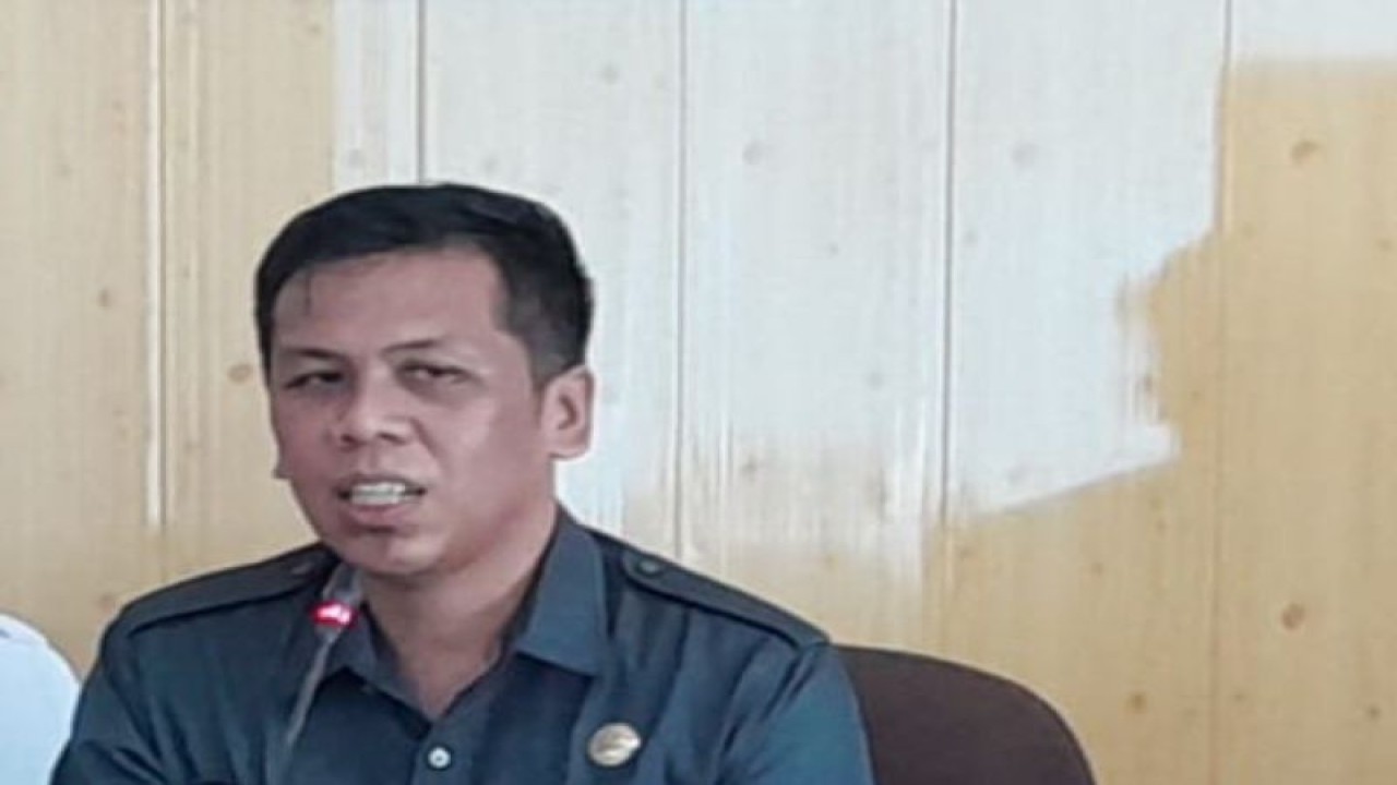 Yusuf Mangaraksa Statistisi Madya BPS Provinsi Maluku. (ANTARA/John Soplanit)