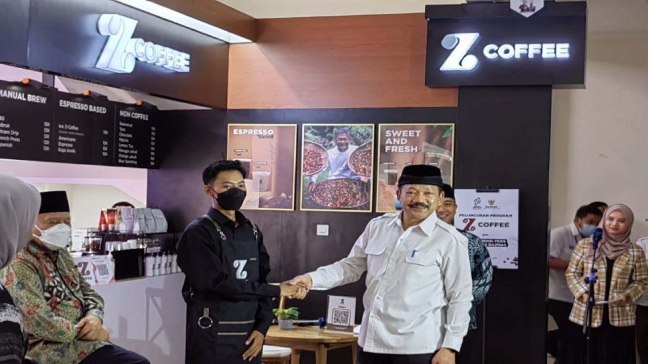 Ketua Badan Amil Zakat Nasional (Baznas) RI Noor Achmad saat meluncurkan program unit usaha ZCoffee di Kantor Baznas RI, Jakarta, Rabu (11/1/2023). (ANTARA/Asep Firmansyah)