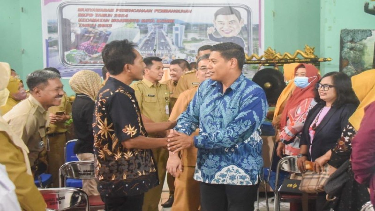 Wali Kota Kediri Abdullah Abu Bakar dalam Musrenbang Rencana Kerja Pembangunan Daerah (RKPD) 2024  Kecamatan Mojoroto, Kota Kediri, Jawa Timur, Selasa (7/2/2023). ANTARA/ HO-Pemkot Kediri