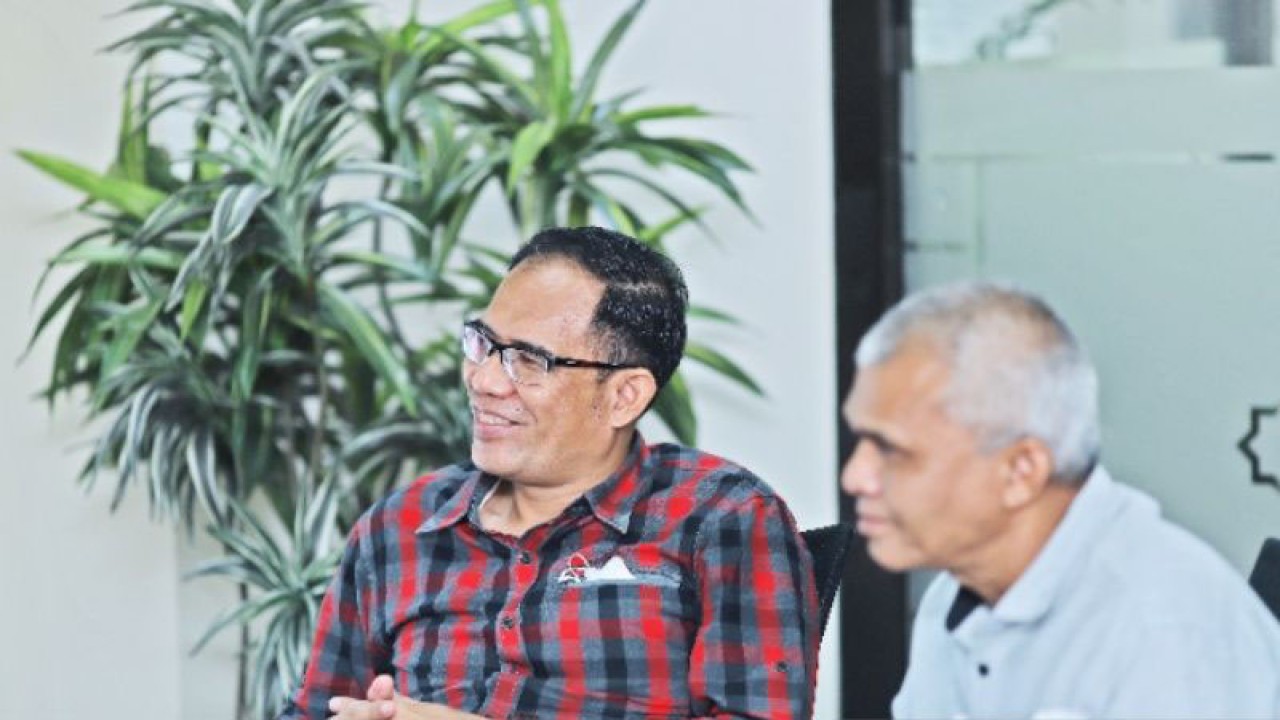 Kepala BPKAD Kabupaten Bangka Barat Abimanyu (kiri) dan Kepala Dinas Kesehatan Sapi'i Rangkuti melakukan kunjungan kerja di Direktorat Jenderal Anggaran. (FOTO ANTARA/HO-Diskominfo Bangka Barat)