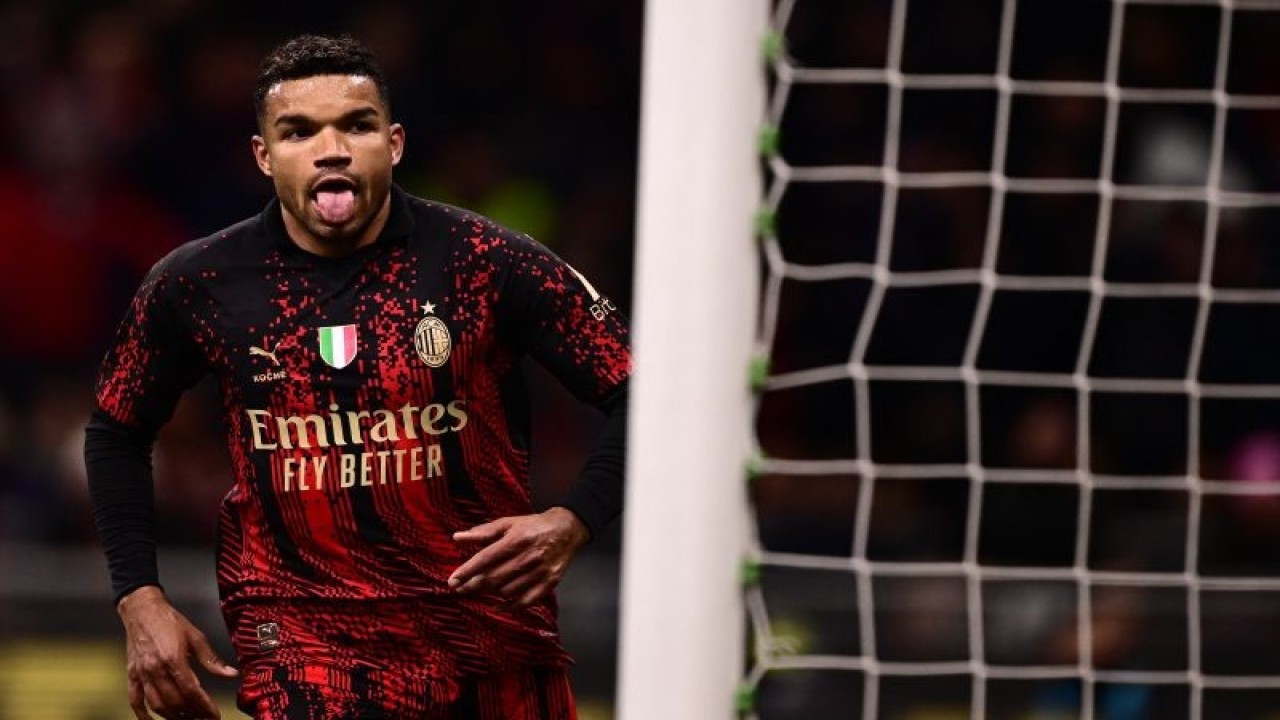 Selebrasi Junior Messias setelah mencetak gol kedua AC Milan dalam pertandingan Liga Italia lawan Atalanta di San Siro pada 27 Februari 2023. ANTARA/AFP/MARCO BERTORELLO