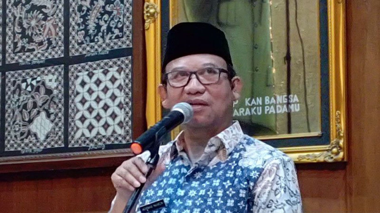 Bupati Banyumas, Jateng, Achmad Husein. FOTO ANTARA/Sumarwoto