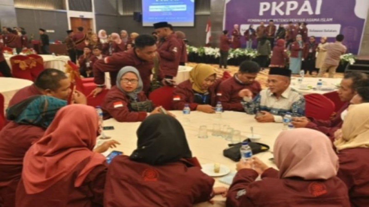 Kemenag RI melakukan pembinaan kompetensi penyiar Agama Islam (PKPAI) untuk mengkampanyekan program moderasi beragama, di Mamuju, Selasa (21/2/2023) ANTARA Foto/ M Faisal Hanapi