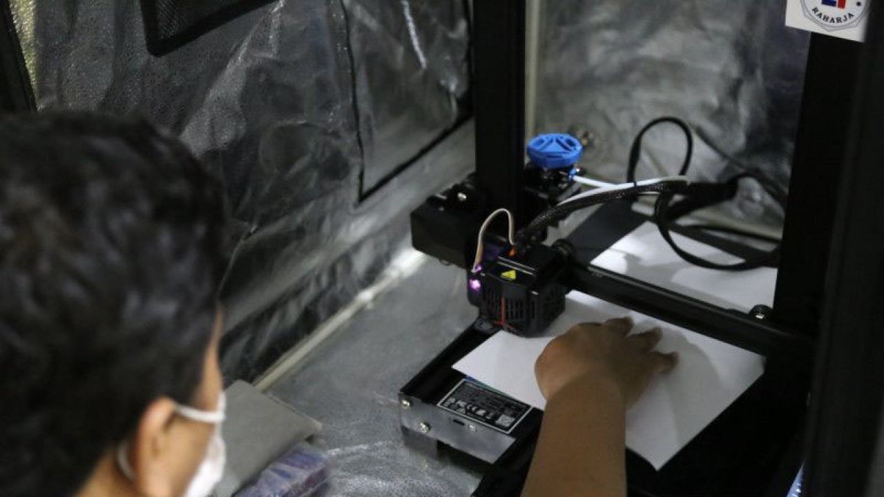 Inkubasi bisnis Universitas Raharja, Alphabet Incubator gelar pameran di City Galery Kota Tangerang diantaranya program produk Predictmedic yakni alat deteksi kesehatan yang mengandalkan AI dan yang pertama juga satu-satunya di Provinsi Banten