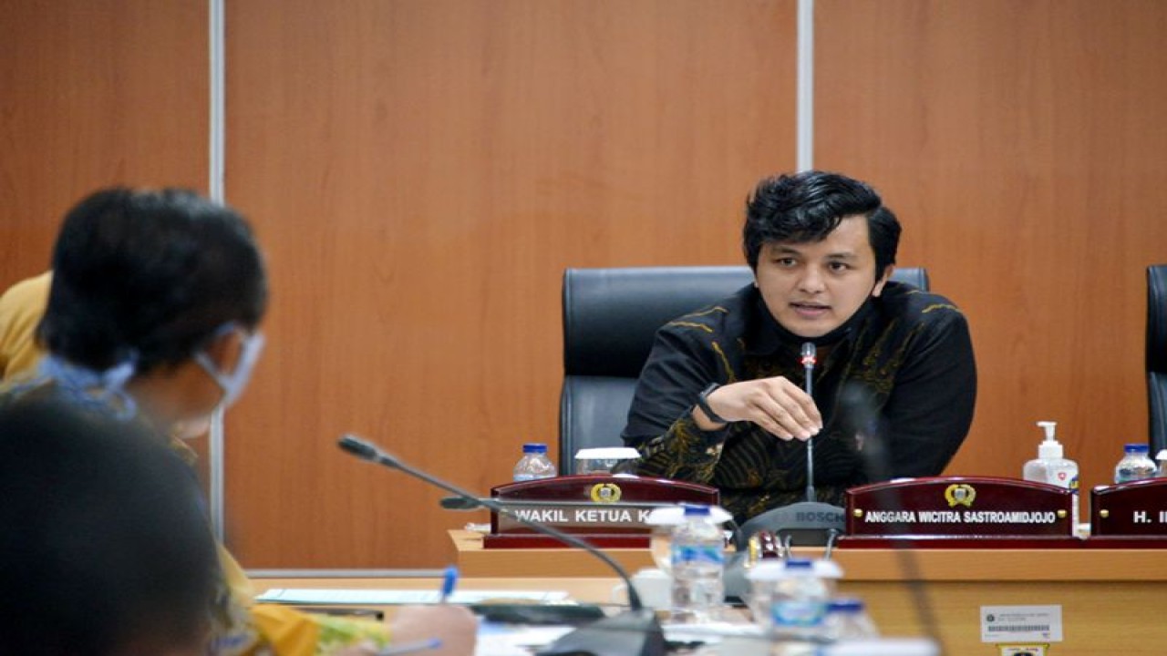Wakil Ketua Komisi E DPRD DKI Jakarta Anggara Wicitra Sastroamidjojo memberikan keterangan dalam rapat komisi di Gedung DPRD DKI Jakarta beberapa waktu lalu. ANTARA/HO DPRD DKI Jakarta