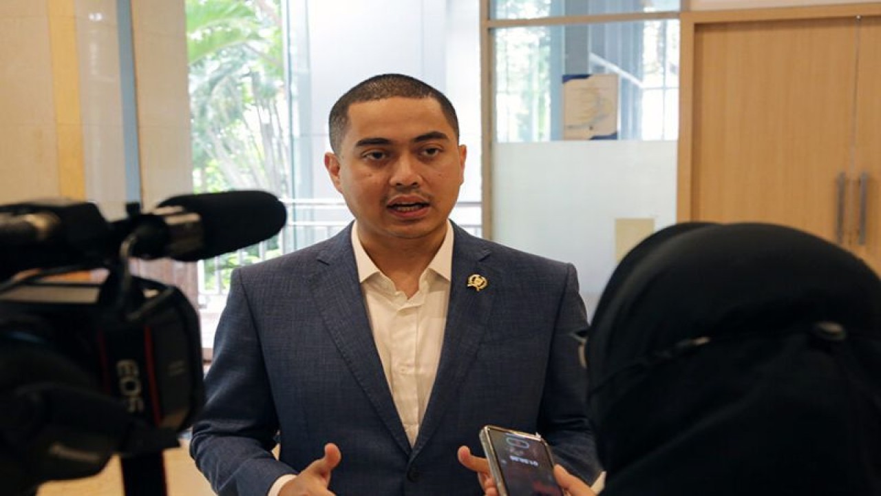 Anggota Komisi C DPRD DKI Jakarta Wibi Andrino memberikan keterangan di Gedung DPRD DKI Jakarta, beberapa waktu lalu. (ANTARA/HO DPRD DKI Jakarta)