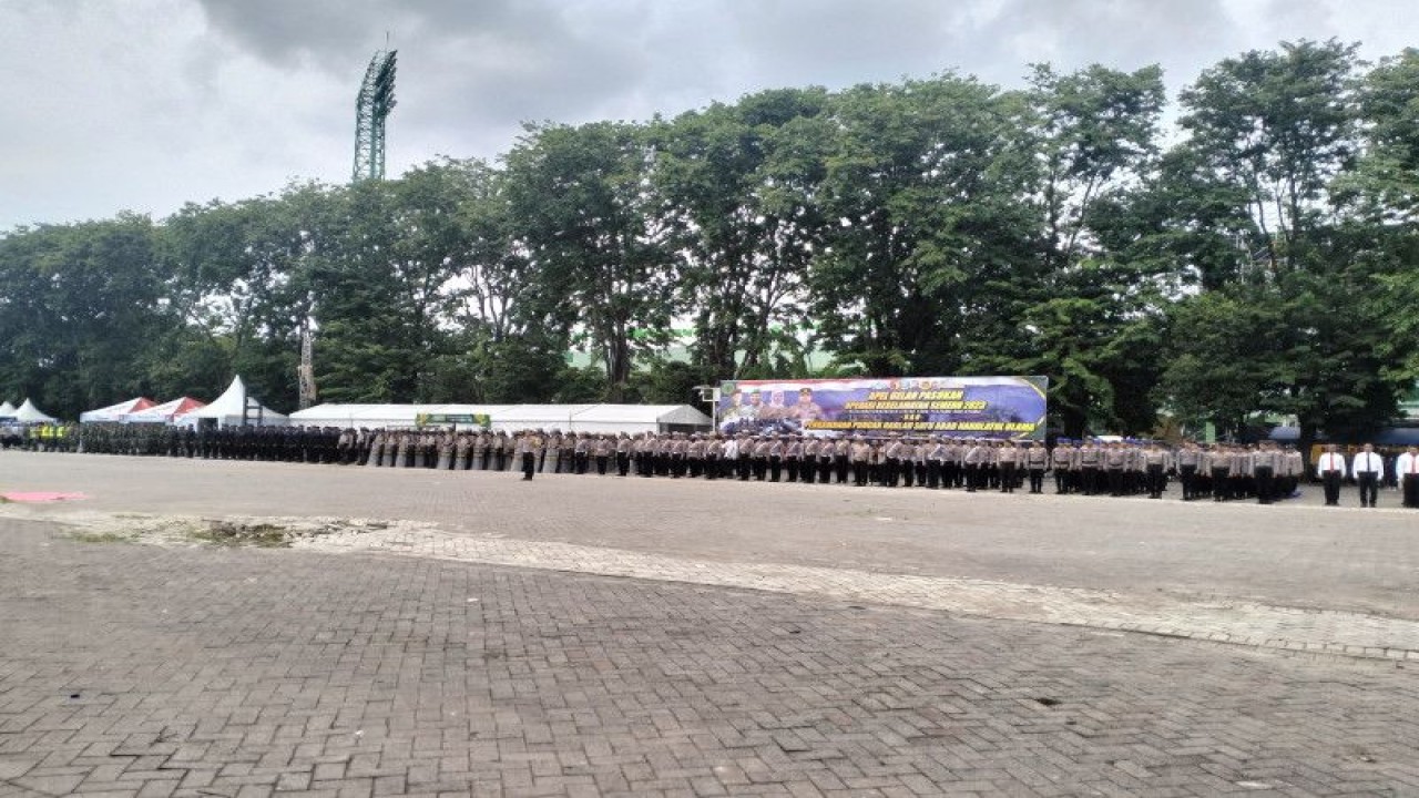 Apel gelar pasukan seabad NU di komplek GOR Sidoarjo Jawa Timur. ANTARA/Indra Setiawan