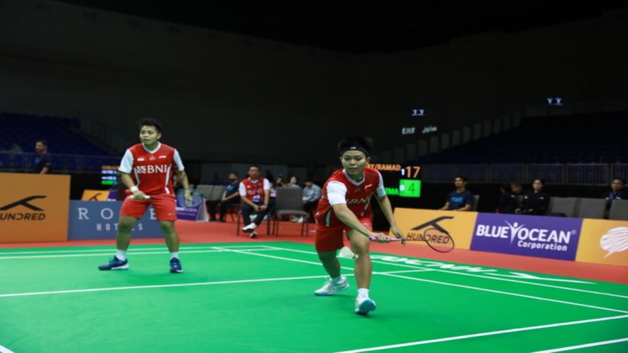 Ganda putri Apriyani Rahayu/Siti Fadia Silva Ramadhanti mengalahkan wakil Lebanon Mira Houssein Agha/Zeina Kazma dengan skor 21-4, 21-5 pada babak penyisihan Grup C Kejuaraan Bulu Tangkis Beregu Campuran Asia (BAMTC) 2023 di Dubai Exhibition Centre, Dubai, Uni Emirat Arab (UEA), Selasa (14/2/2023). (ANTARA/HO-PBSI)