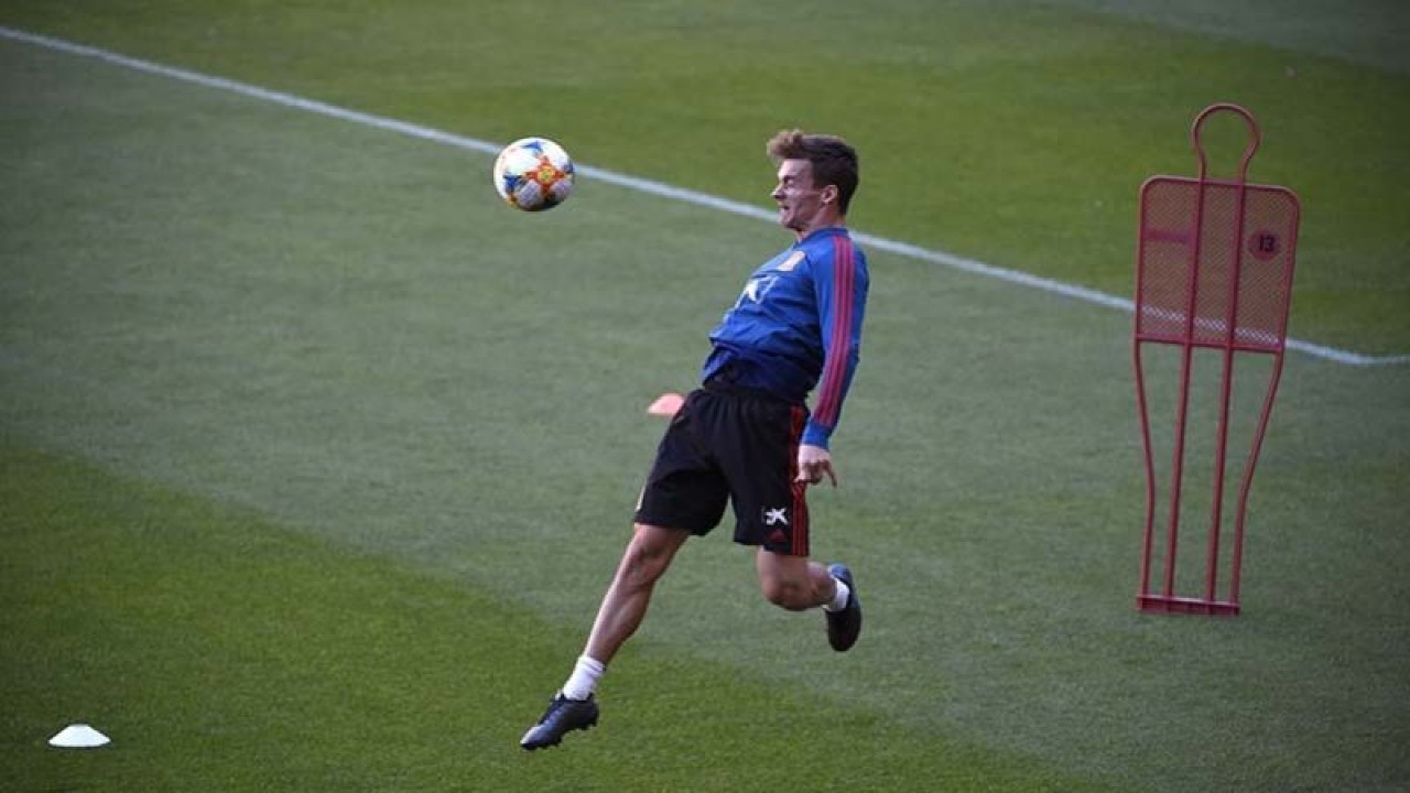 Defender timnas Spanyol Diego Llorente saat berlatih di El Molinon stadium, Gijon, Spanyol (7/9/2019). ANTARA/AFP/Miguel Riopa/aa. (AFP/MIGUEL RIOPA)
