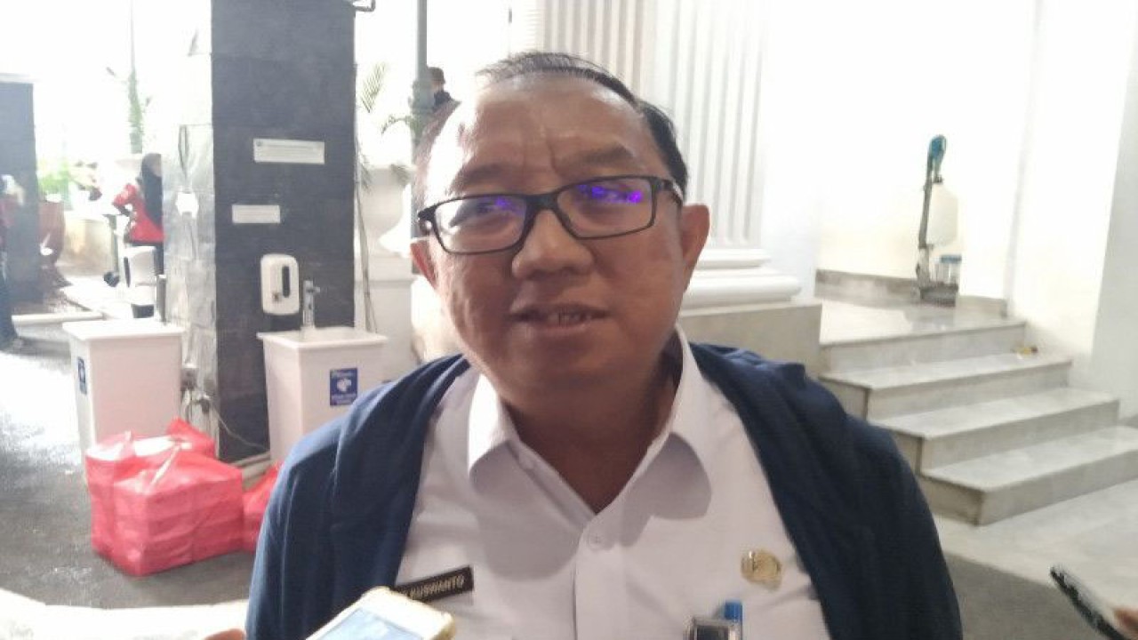 Kepala Dinas Lingkungan Hidup (DLH) DKI Jakarta Asep Kuswanto di Balai Kota Jakarta, Rabu (1/2/20203) ANTARA/Dewa Ketut Sudiarta Wiguna