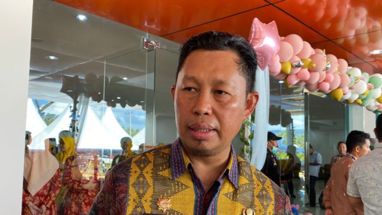 Pj Wali Kota Kendari Asmawa Tosepu. (Antara/La Ode Muh Deden Saputra)