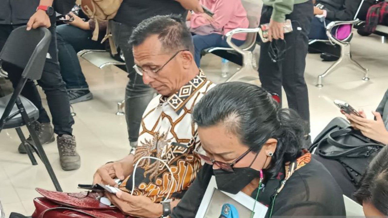 Ayah Brigadir Nofriansyah Yosua Hutabarat, Samuel Hutabarat di Pengadilan Negeri Jakarta Selatan, Jakarta, Selasa (14/2/2023). ANTARA/Luthfia Miranda Putri