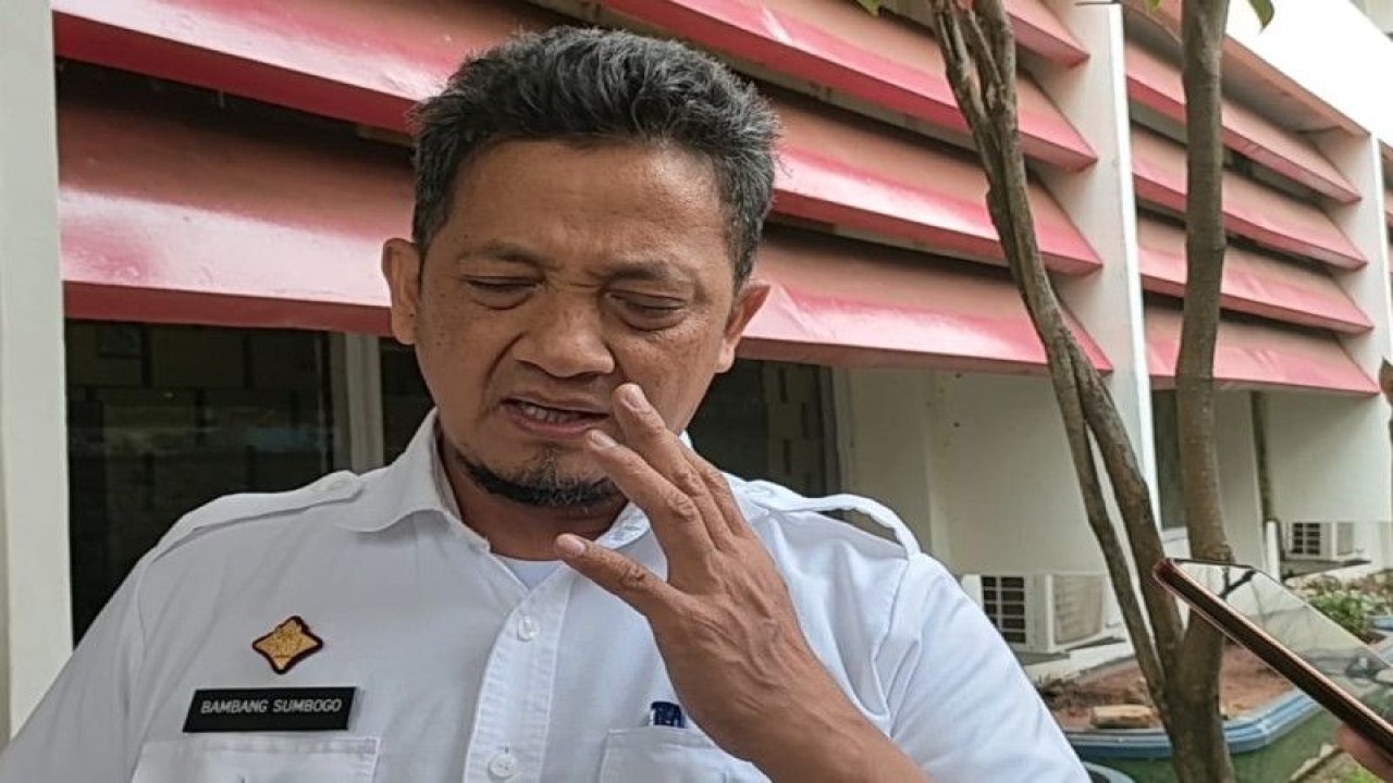Arsip- Kepala Dinas Perhubungan Provinsi Lampung Bambang Sumbogo saat memberi keterangan. ANTARA/Ruth Intan Sozometa Kanafi.