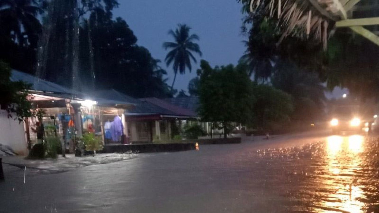 Ilutrasi - Banjir melanda sebagian daerah di Sumbar karena tingginya curah hujan sejak Senin (23/1/2023). ANTARA/HO-BPBD Sumbar/am.