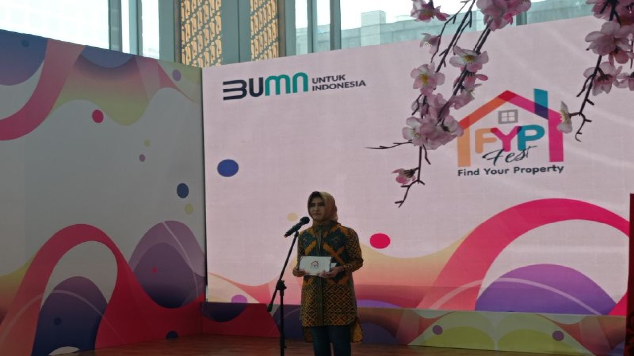 SVP Consumer Loans Bank Mandiri Dessy Wahyuni saat Kick Off FYP Fest 2023 di Menara Mandiri, Jakarta, Senin (13/2/2023). (ANTARA/Sanya Dinda)