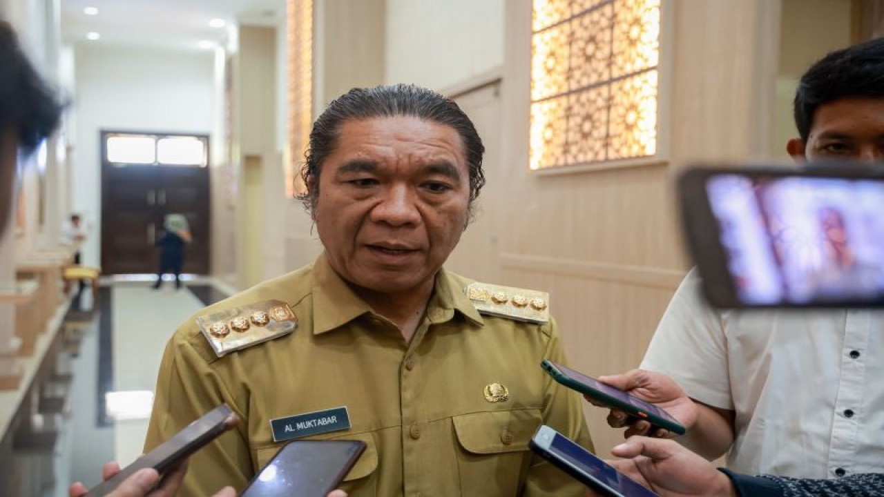 Penjabat Gubernur Banten Al Muktabar (Mulyana)