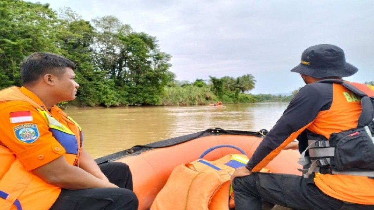 Domumentasi - Basarnas cari satu dari dua bersaudara tenggelam di Kabupaten Konawe Kepulauan (ANTARA/HO-Humas Basarnas Kendari)