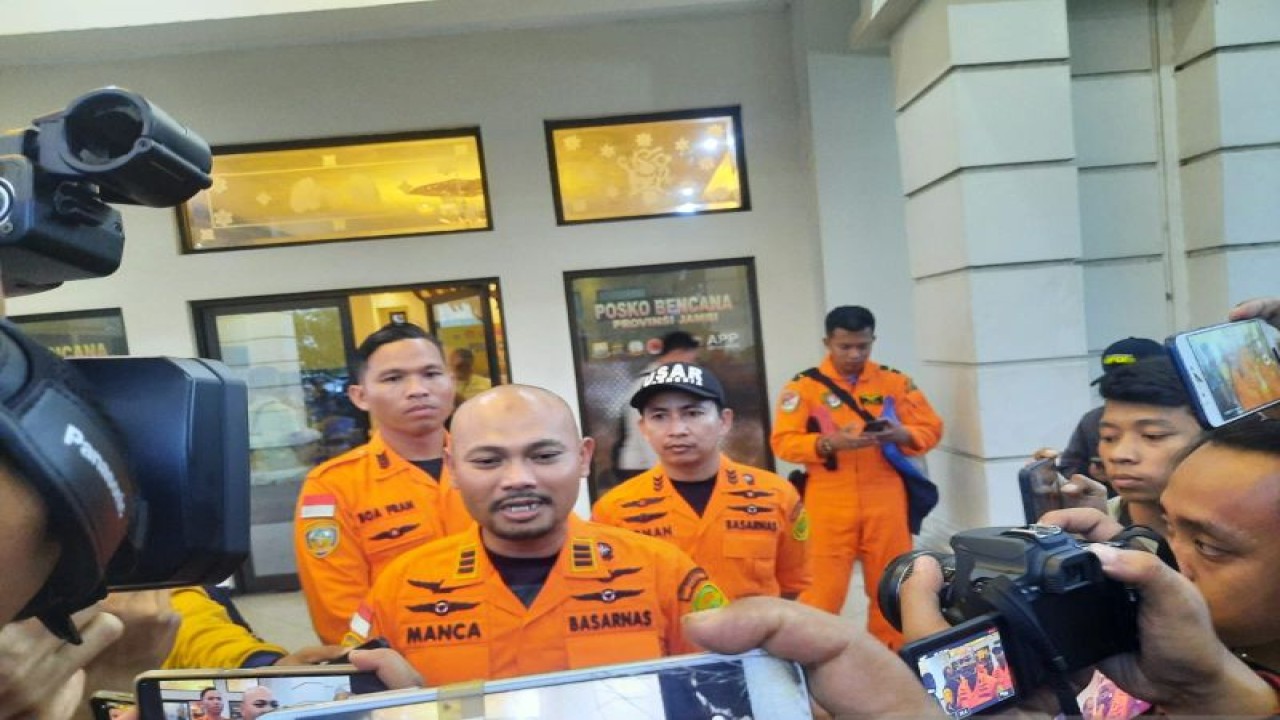 Kasi Ops Basarnas Jambi Manca di Jambi, Senin (20/2/2023) (ANTARA/Nanang Mariadi)