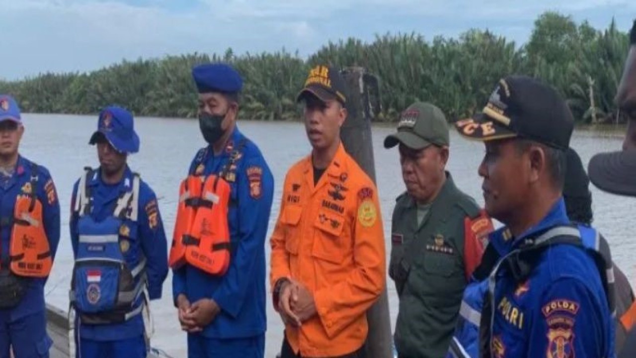 Basarnas Samarinda menghentikan pencarian korban yang diduga disambar buaya di Sungai Bumbung. (ANTARA/Fandi)